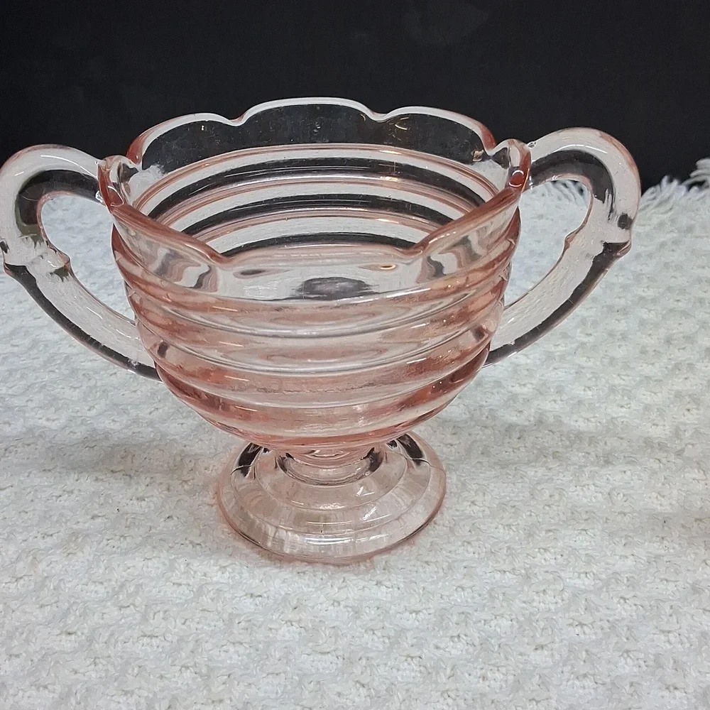 Manhattan Anchor Hocking pink depression glass bowl and sugar bowl‎ set